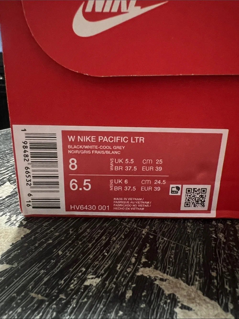Nike Pacific , Leather ,Black and White sneakers, Women’s 8 , men’s 6.5 NIB